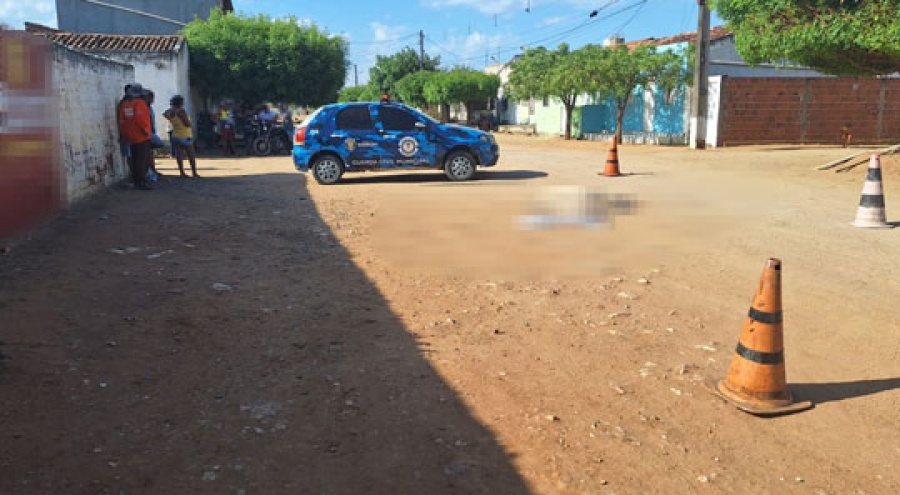 Homem é morto a tiros perto de casa em distrito de Queimadas