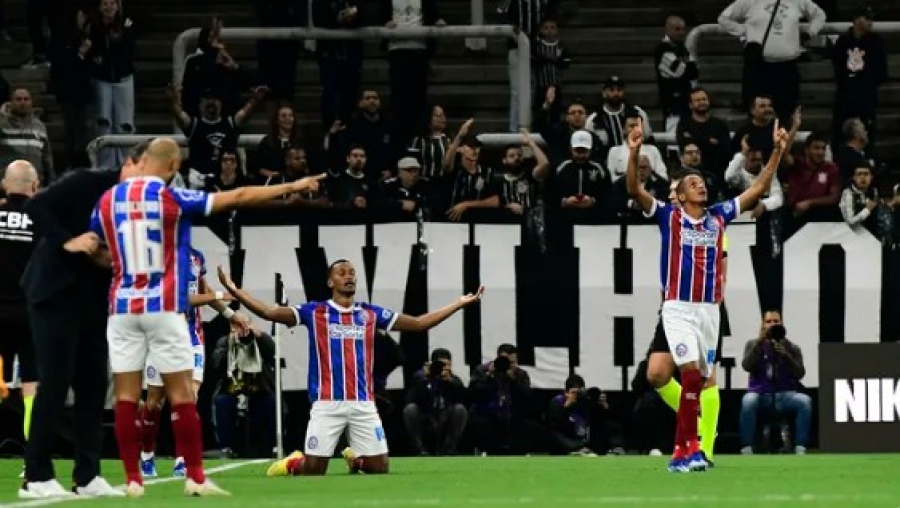 Em noite histórica, Bahia goleia o Corinthians em São Paulo e abre rodada fora do Z-4