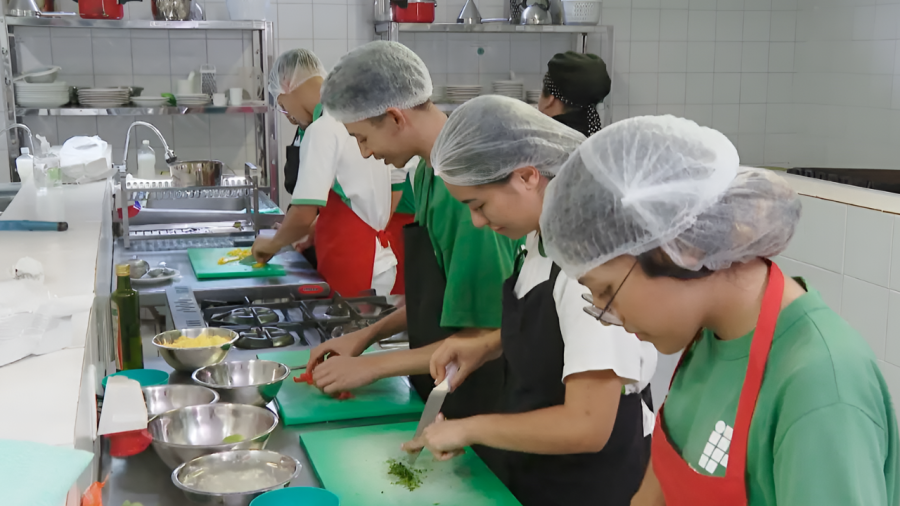 DESEMPREGO SOBE PARA 7% NO PRIMEIRO TRIMESTRE DE 2025, MAS SEGUE NO MENOR NÍVEL HISTÓRICO PARA O PERÍODO