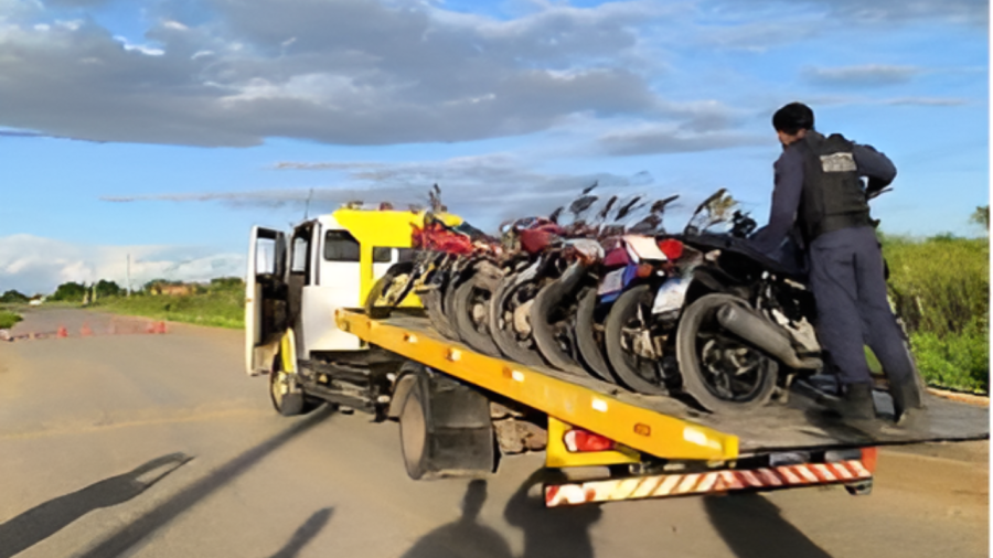 OPERAÇÃO DA PM APREENDE 21 MOTOS USADAS EM MANOBRAS PERIGOSAS EM MONTE SANTO